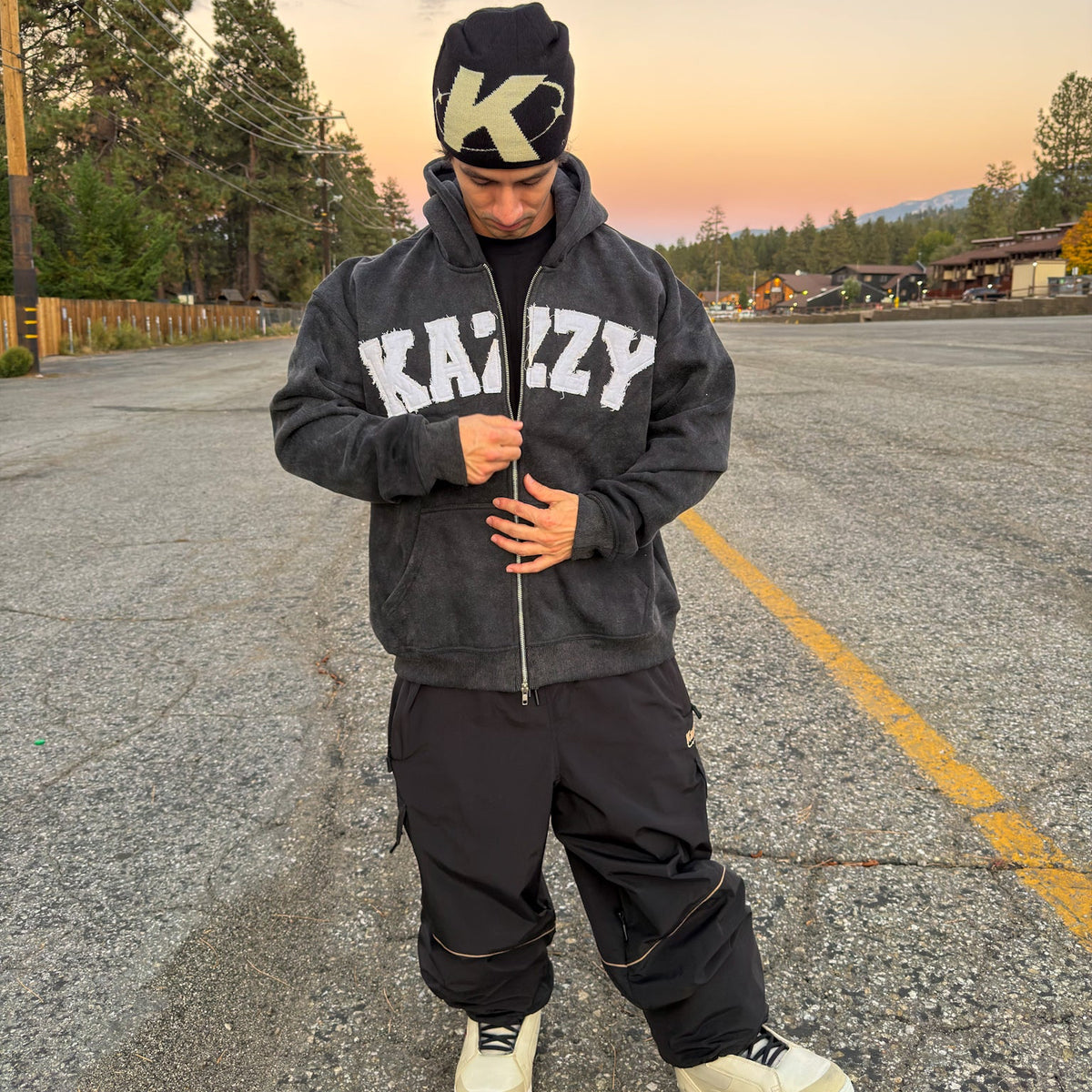 HEAVYWEIGHT ZIP HOODIE